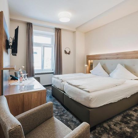 Hotel Restaurant Roemer Merzig Bagian luar foto