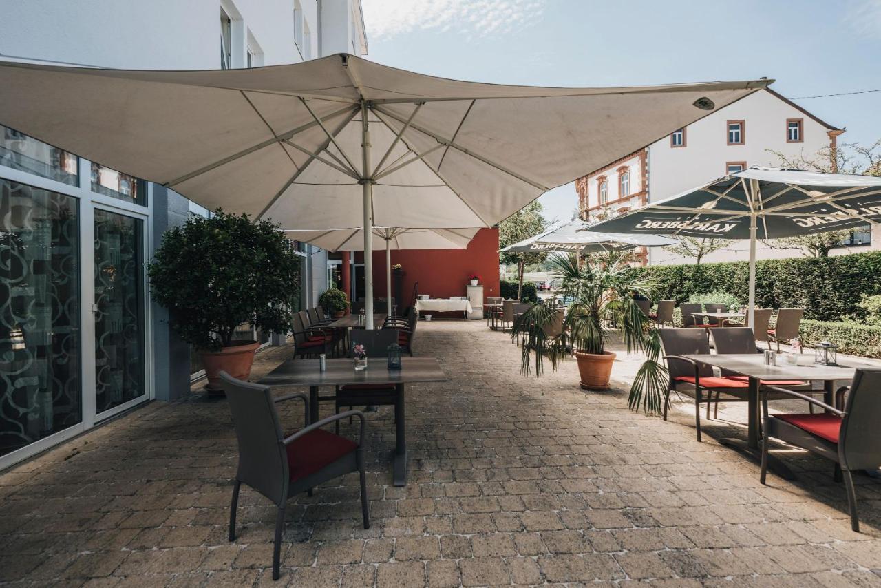 Hotel Restaurant Roemer Merzig Bagian luar foto