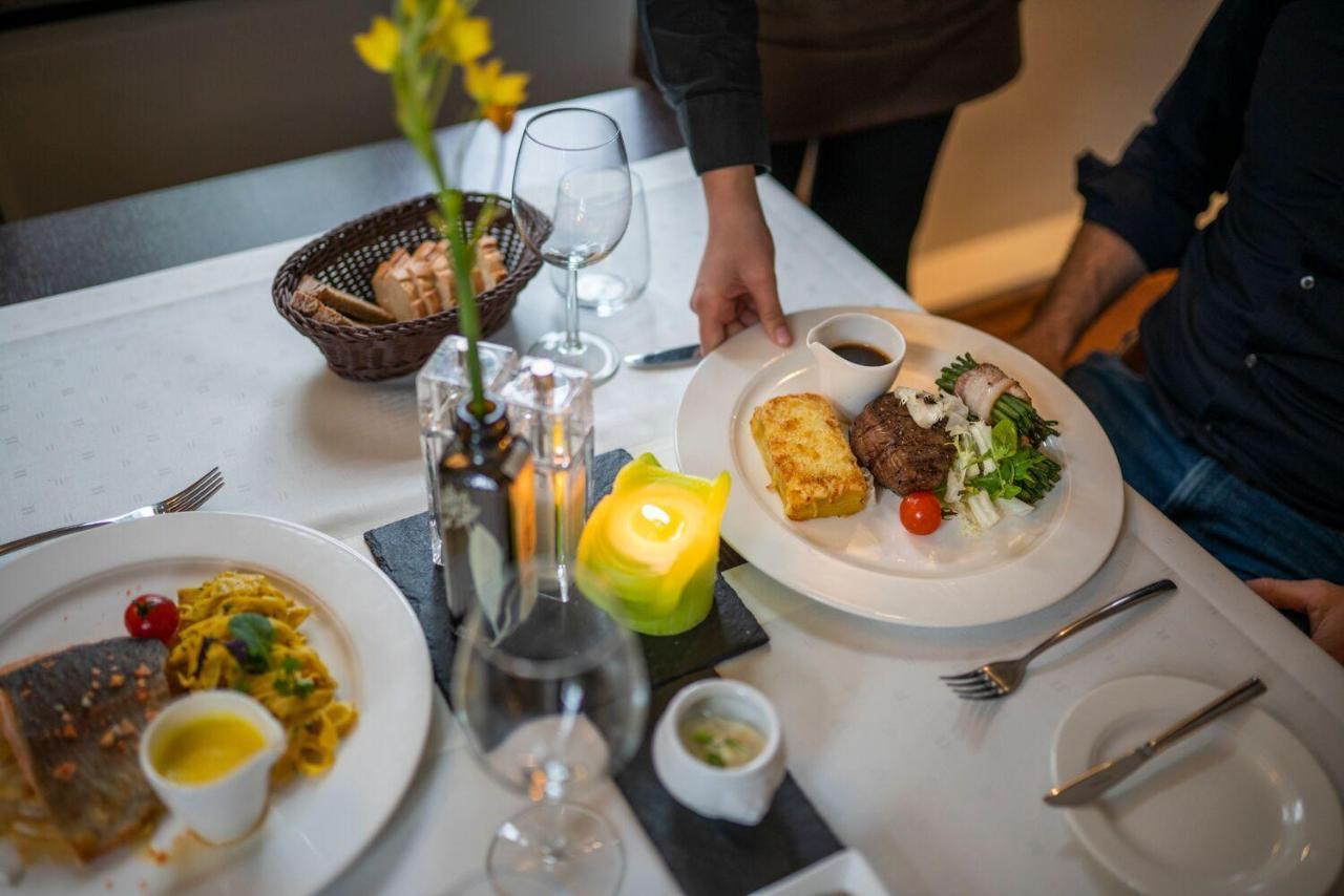 Hotel Restaurant Roemer Merzig Bagian luar foto