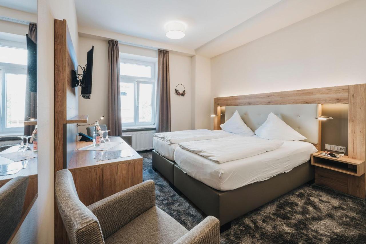 Hotel Restaurant Roemer Merzig Bagian luar foto