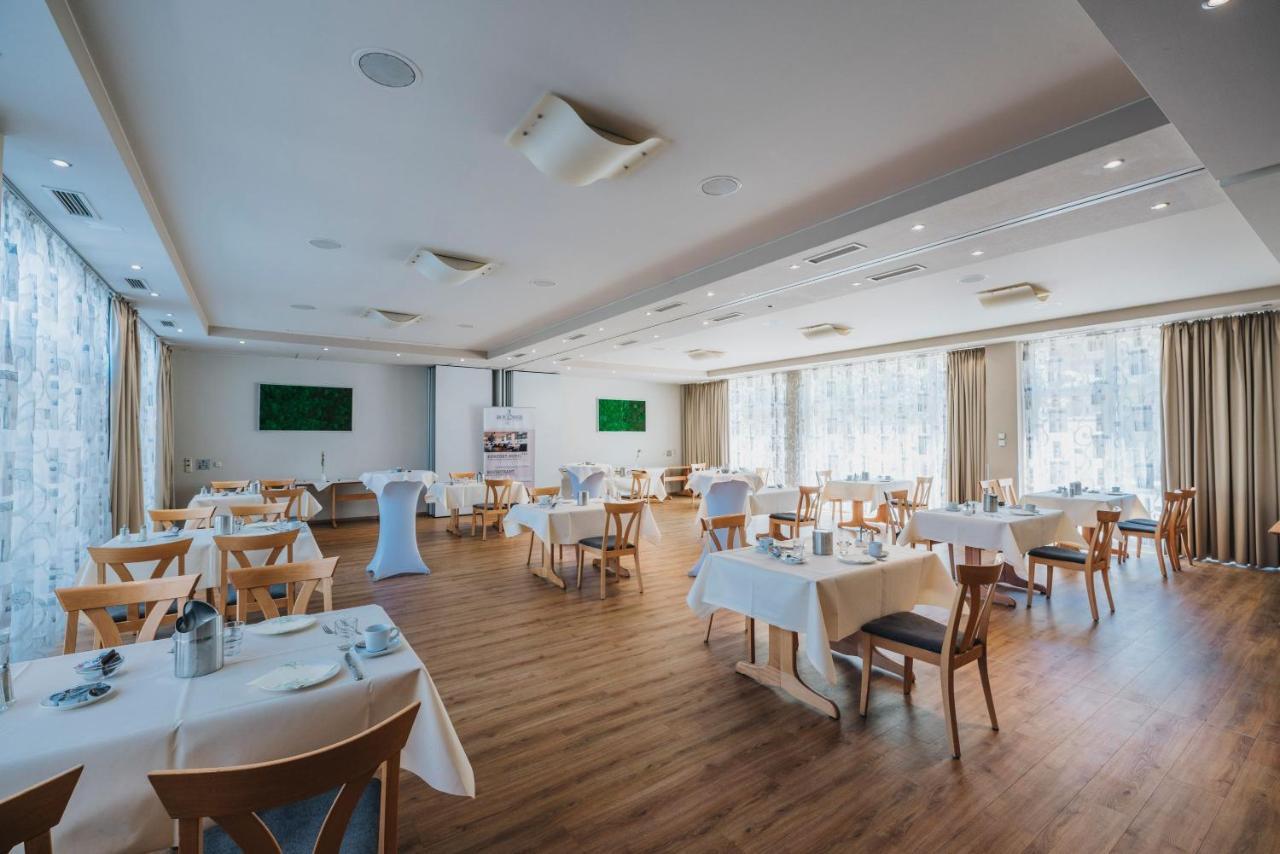 Hotel Restaurant Roemer Merzig Bagian luar foto